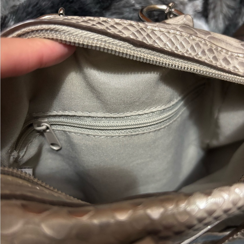 Designer Metallic Gold Handbag - Picture 4 of 5